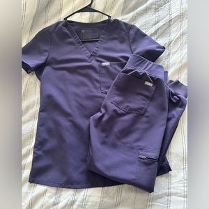 Figs XXS/XXSP scrub set in purple shadow